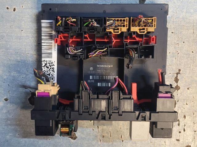 bontott VW PASSAT B6 Biztosítéktábla Utastér