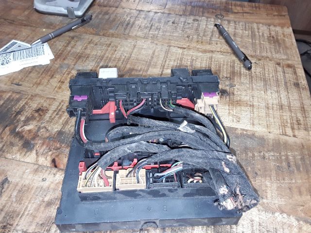 bontott VW PASSAT B6 Biztosítéktábla Utastér