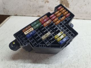 bontott VW PASSAT B6 Biztosítéktábla Utastér