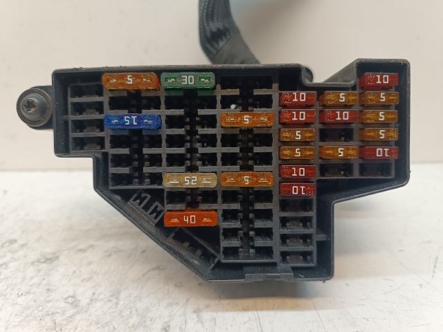 bontott VW PASSAT B6 Biztosítéktábla Utastér