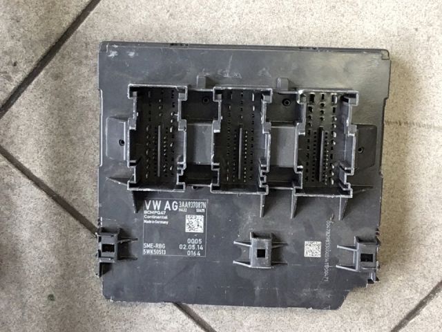 bontott VW PASSAT B6 Biztosítéktábla Utastér