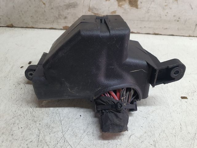 bontott VW PASSAT B6 Biztosítéktábla Utastér