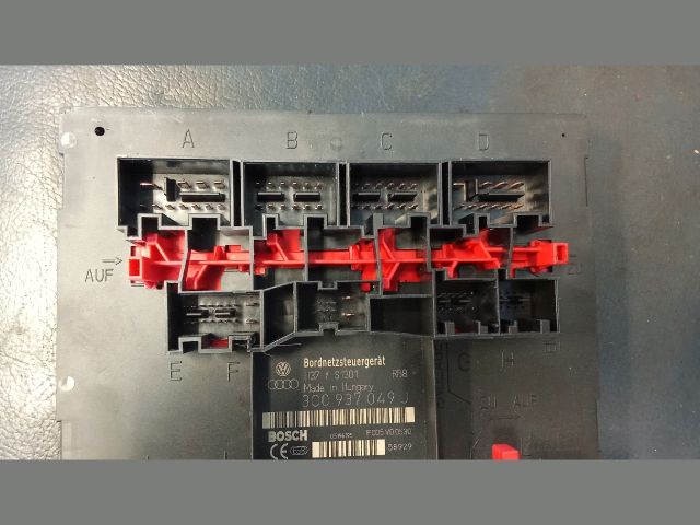 bontott VW PASSAT B6 Biztosítéktábla Utastér