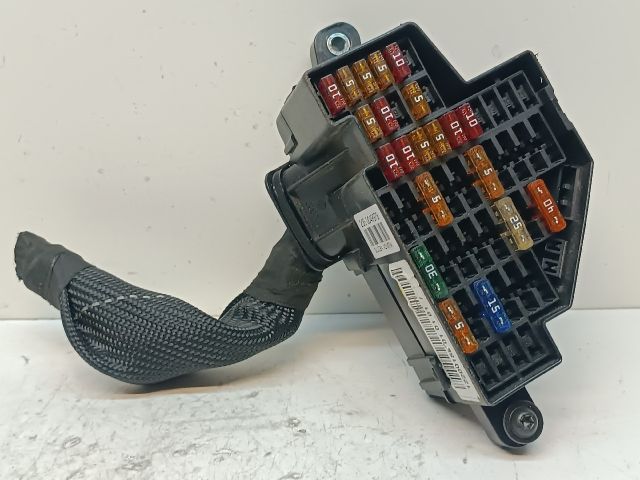 bontott VW PASSAT B6 Biztosítéktábla Utastér