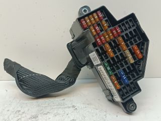 bontott VW PASSAT B6 Biztosítéktábla Utastér