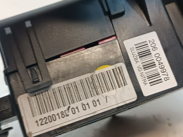 bontott VW PASSAT B6 Biztosítéktábla Utastér