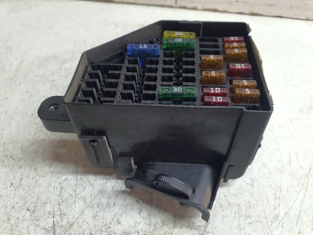 bontott VW PASSAT B6 Biztosítéktábla Utastér