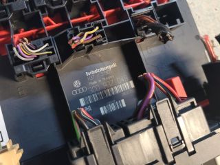 bontott VW PASSAT B6 Biztosítéktábla Utastér