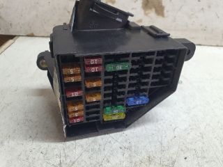 bontott VW PASSAT B6 Biztosítéktábla Utastér