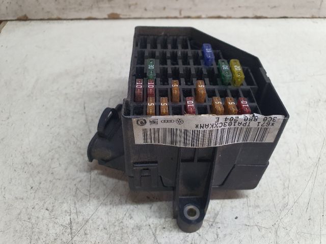 bontott VW PASSAT B6 Biztosítéktábla Utastér