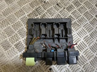 bontott VW PASSAT B6 Biztosítéktábla Utastér