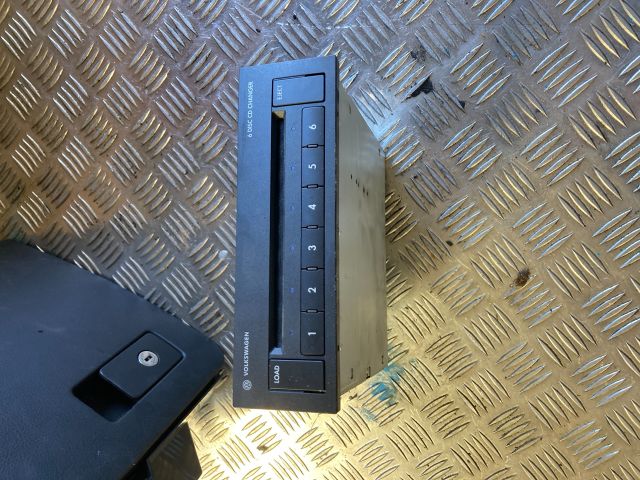 bontott VW PASSAT B6 CD / DVD Tár