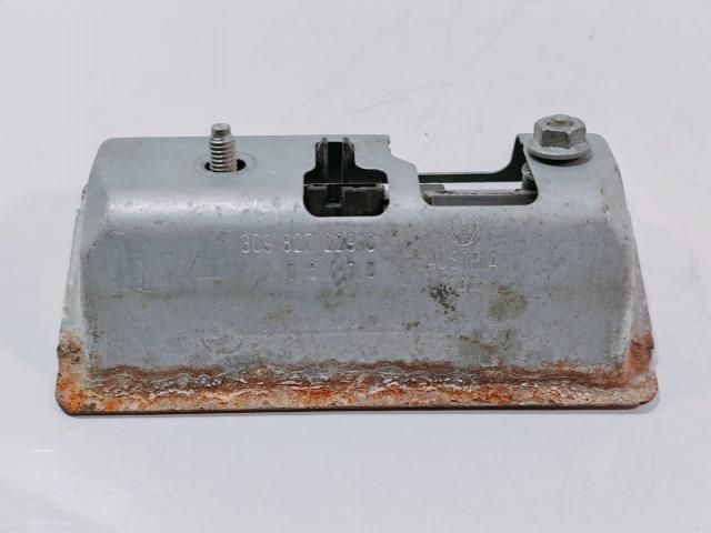 bontott VW PASSAT B6 Csomagtér Nyitó Kar / Gomb