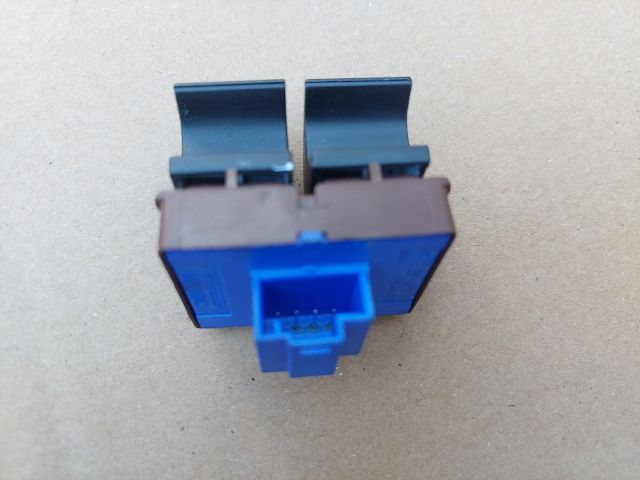 bontott VW PASSAT B6 Csomagtér Nyitó Kar / Gomb