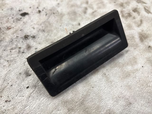 bontott VW PASSAT B6 Csomagtér Nyitó Kar / Gomb