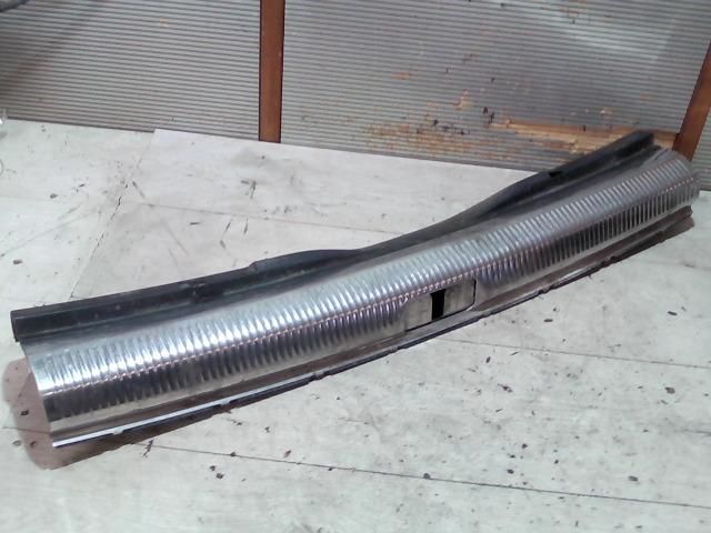 bontott VW PASSAT B6 Csomagtérajtó Díszléc