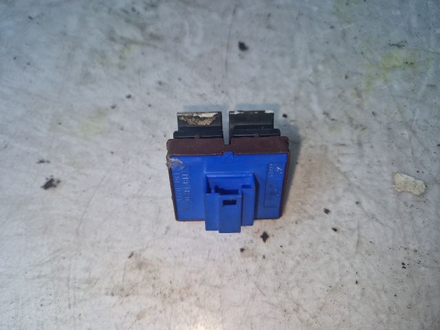 bontott VW PASSAT B6 Csomagtérajtó Kapcsoló