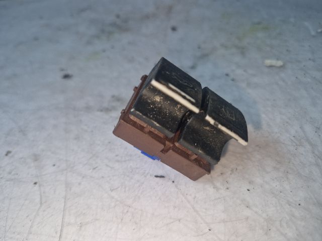 bontott VW PASSAT B6 Csomagtérajtó Kapcsoló