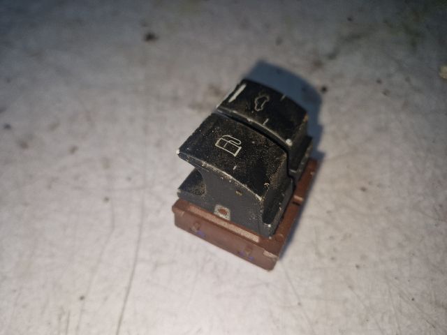 bontott VW PASSAT B6 Csomagtérajtó Kapcsoló