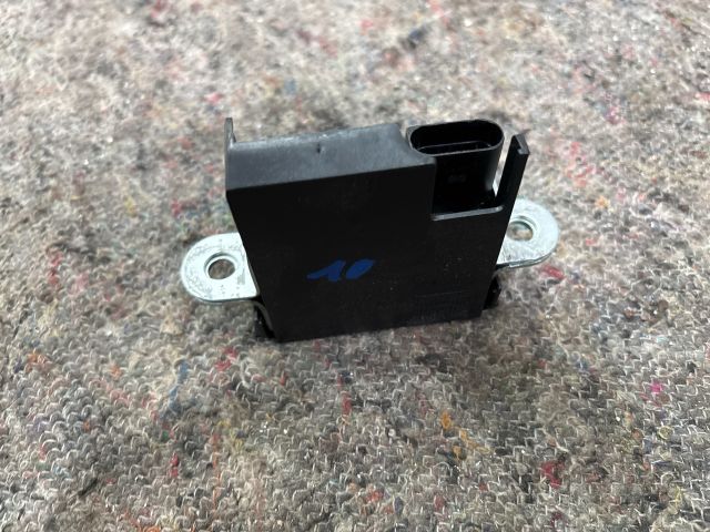 bontott VW PASSAT B6 Csomagtérajtó Zárbetét