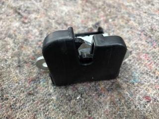 bontott VW PASSAT B6 Csomagtérajtó Zárbetét