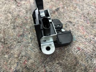 bontott VW PASSAT B6 Csomagtérajtó Zárbetét