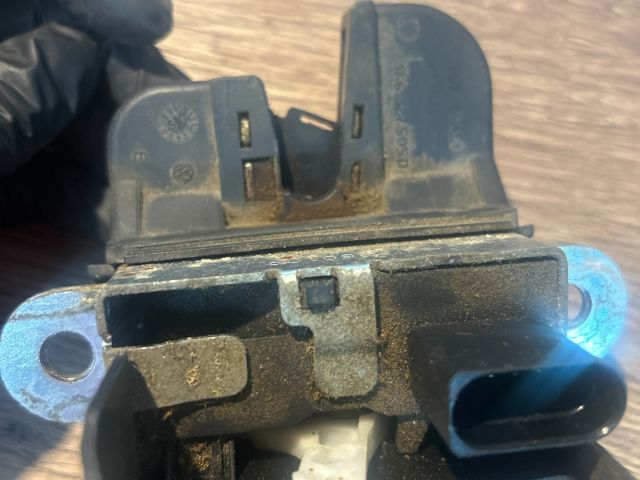 bontott VW PASSAT B6 Csomagtérajtó Zárszerkezet