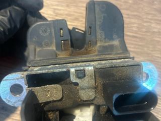 bontott VW PASSAT B6 Csomagtérajtó Zárszerkezet