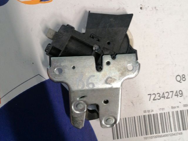 bontott VW PASSAT B6 Csomagtérajtó Zárszerkezet