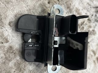 bontott VW PASSAT B6 Csomagtérajtó Zárszerkezet