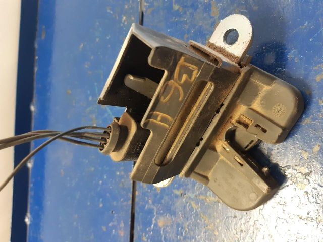 bontott VW PASSAT B6 Csomagtérajtó Zárszerkezet