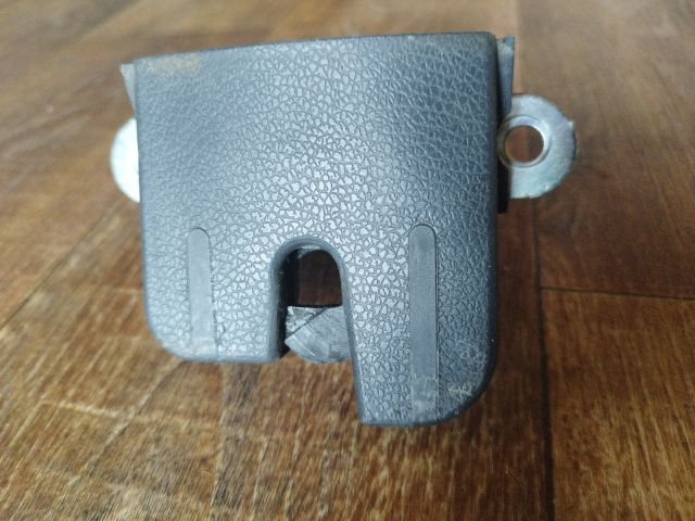 bontott VW PASSAT B6 Csomagtérajtó Zárszerkezet