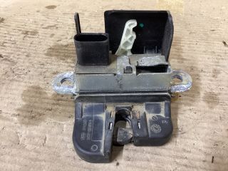 bontott VW PASSAT B6 Csomagtérajtó Zárszerkezet