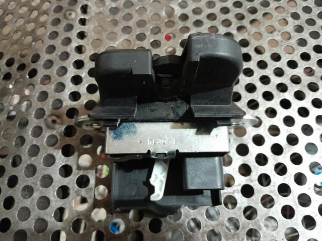 bontott VW PASSAT B6 Csomagtérajtó Zárszerkezet