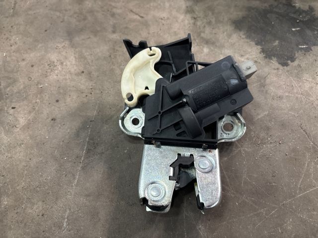 bontott VW PASSAT B6 Csomagtérajtó Zárszerkezet