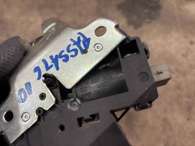 bontott VW PASSAT B6 Csomagtérajtó Zárszerkezet