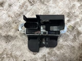 bontott VW PASSAT B6 Csomagtérajtó Zárszerkezet