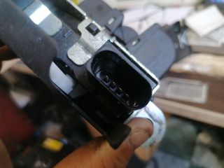 bontott VW PASSAT B6 Csomagtérajtó Zárszerkezet