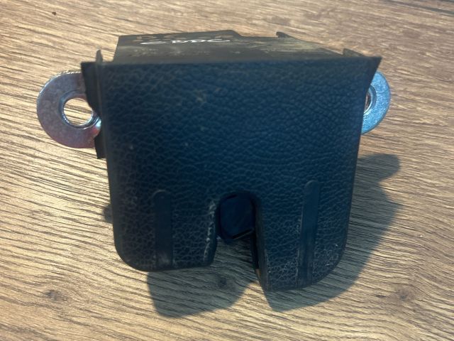 bontott VW PASSAT B6 Csomagtérajtó Zárszerkezet