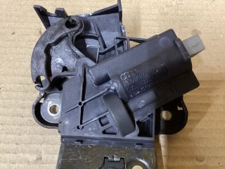 bontott VW PASSAT B6 Csomagtérajtó Zárszerkezet