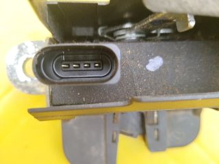 bontott VW PASSAT B6 Csomagtérajtó Zárszerkezet