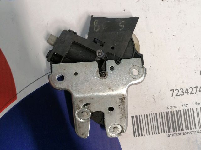 bontott VW PASSAT B6 Csomagtérajtó Zárszerkezet