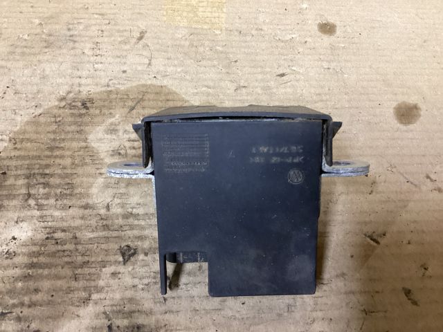 bontott VW PASSAT B6 Csomagtérajtó Zárszerkezet