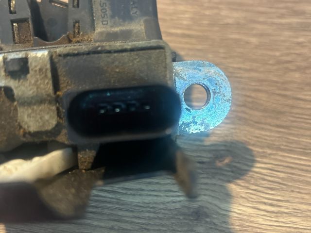 bontott VW PASSAT B6 Csomagtérajtó Zárszerkezet