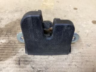 bontott VW PASSAT B6 Csomagtérajtó Zárszerkezet