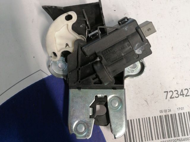 bontott VW PASSAT B6 Csomagtérajtó Zárszerkezet