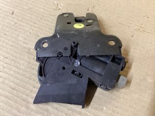 bontott VW PASSAT B6 Csomagtérajtó Zárszerkezet