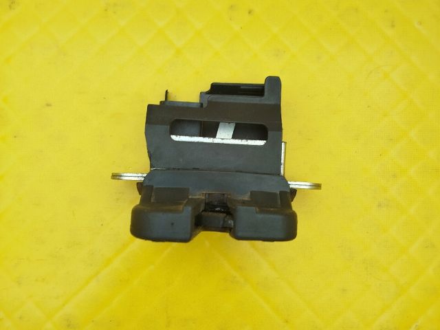 bontott VW PASSAT B6 Csomagtérajtó Zárszerkezet