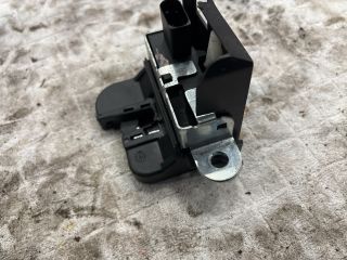 bontott VW PASSAT B6 Csomagtérajtó Zárszerkezet