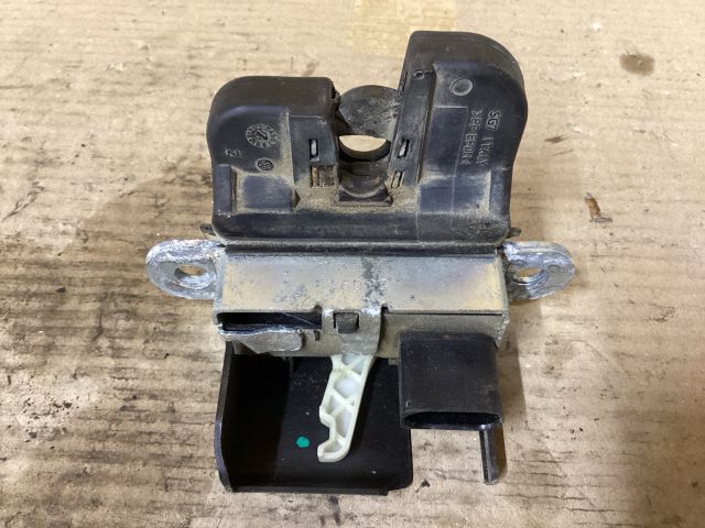 bontott VW PASSAT B6 Csomagtérajtó Zárszerkezet